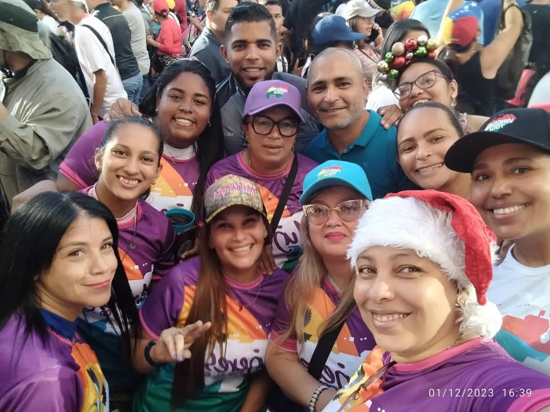 En este momento estás viendo Mujeres capitalinas se desplegaron para el cierre de campaña de “Venezuela Toda” 