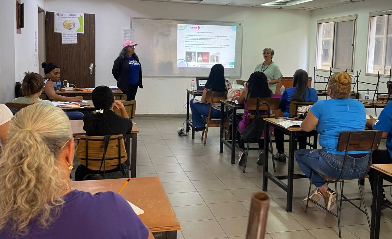 En este momento estás viendo Inamujer y Femsur iniciaron nuevo ciclo de formación de Defensoras Comunales en Caracas