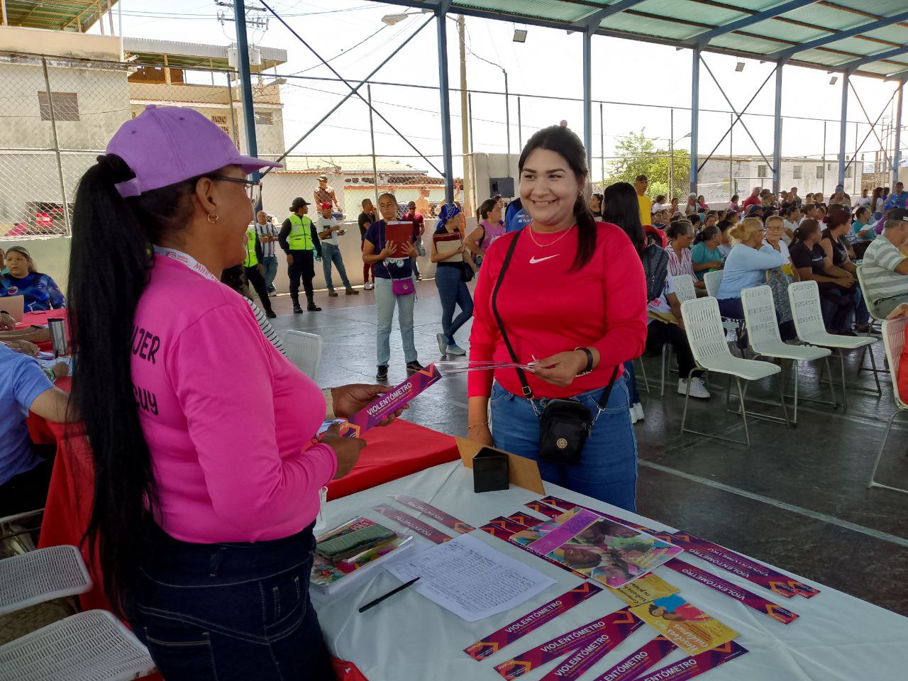 En este momento estás viendo Inamujer recorre Casa a Casa en prevención y erradicación de la violencia