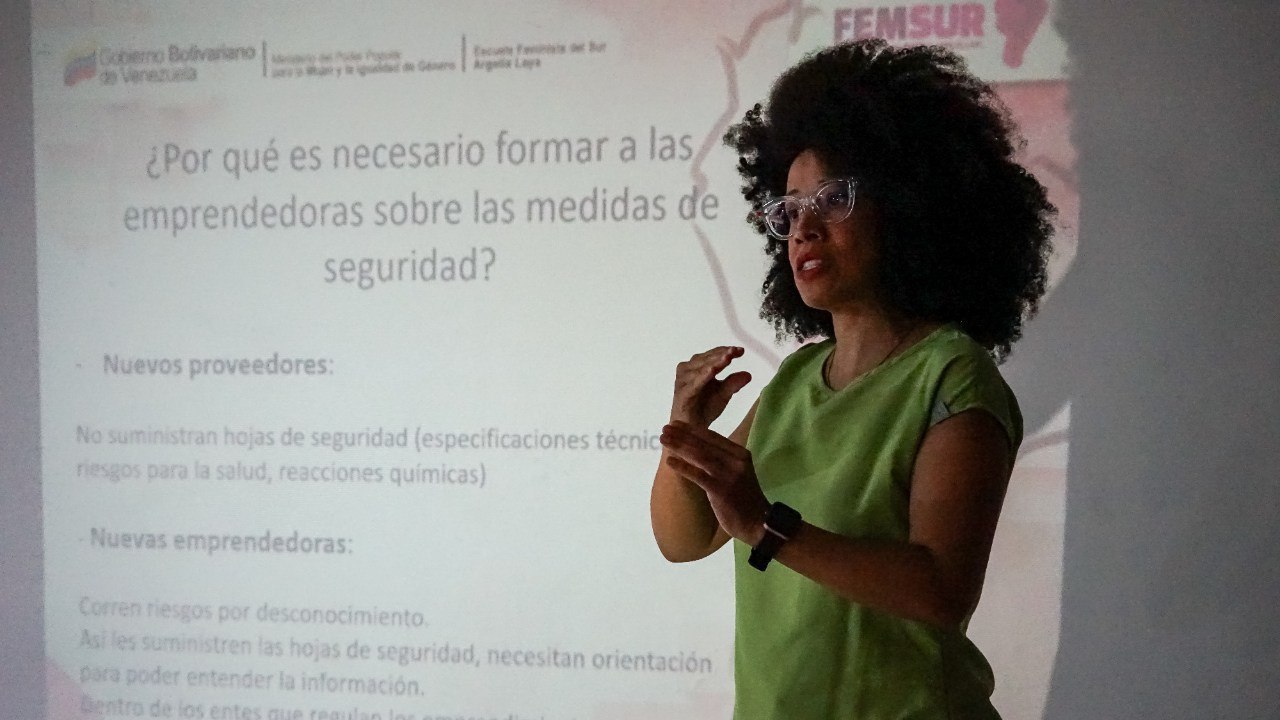 Lee más sobre el artículo Femsur realiza Jornada de investigación enmarcada en el Mes Rosa